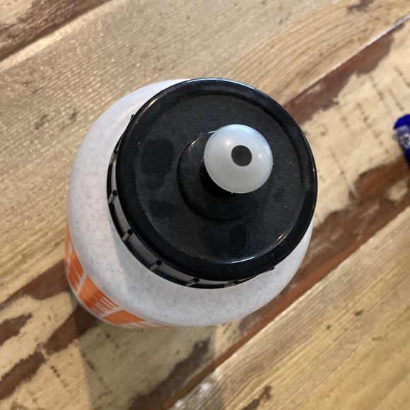 TRI DELTA THETA REUSABLE PLASTIC WATER BOTTLE! TOP UNSCREWS. HANDLE ON SIDE. - Picture 3 of 4